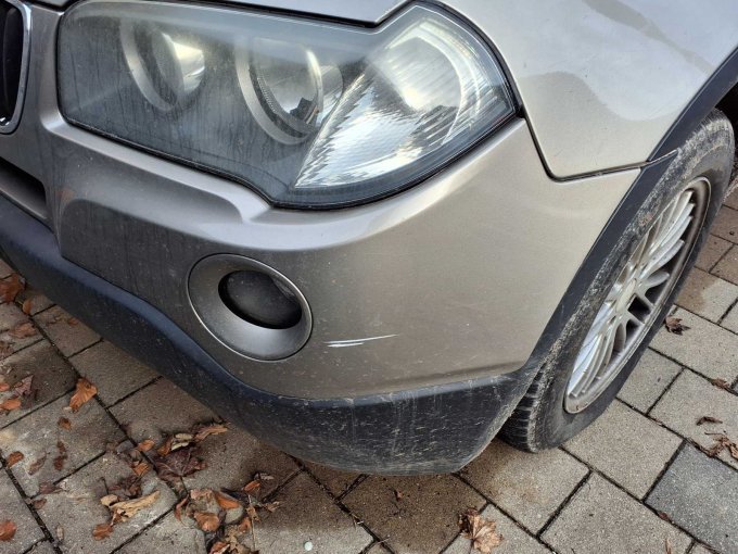 BMW X3 Verschrammung Frontstoßfänger