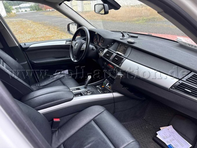 1 BMW X5, voormalige commandowagen van de NEF – foto 7 – kavel bij Zoll-Auktion, Paderborn
