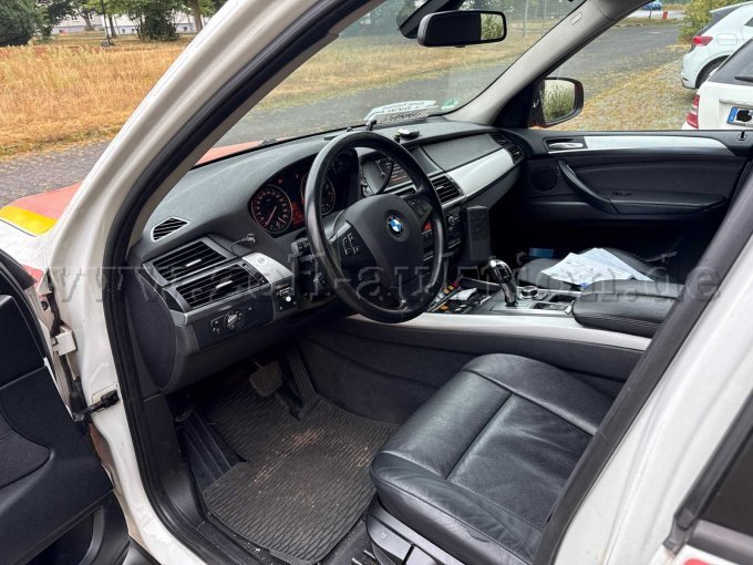 1 BMW X5, voormalige commandowagen van de NEF – foto 6 – kavel bij Zoll-Auktion, Paderborn