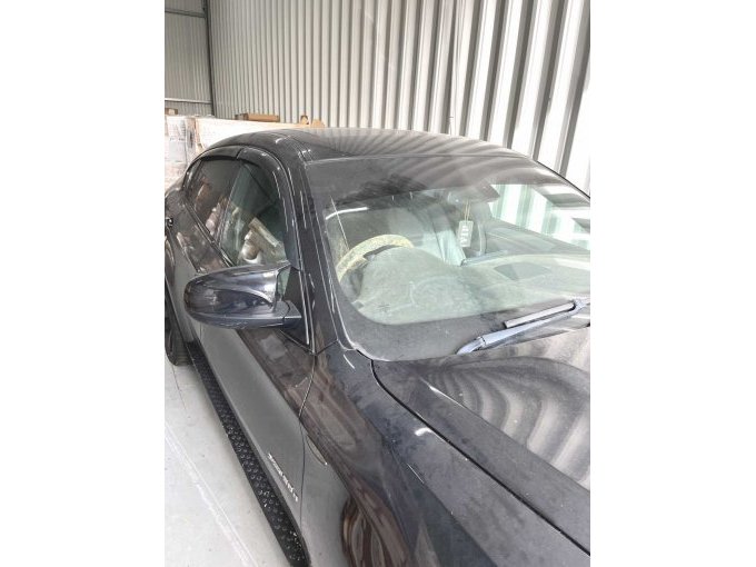 Blick auf die Windschutzseite