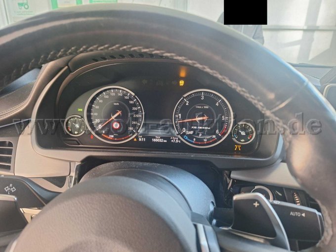 BMW X6
Cockpit Kilometeranzeige