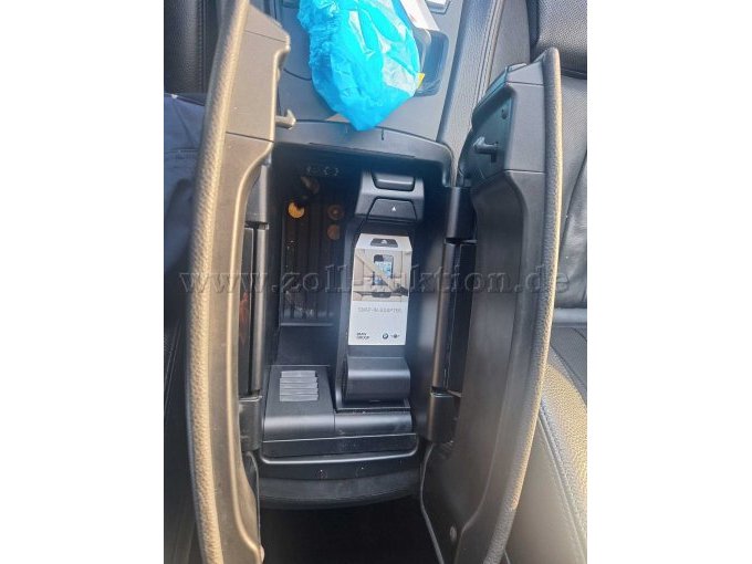 BMW X6
Rücksitzbank, Mittelkonsole
Mittelkonsole Fach