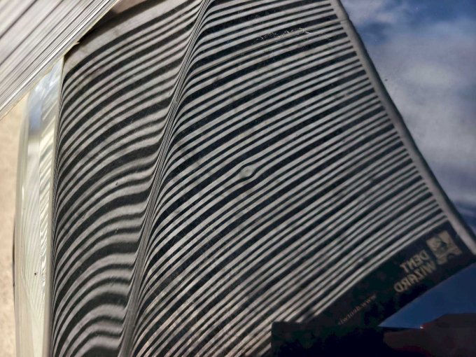 Delle Motorhaube