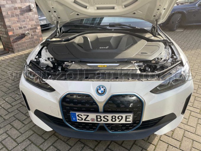 Frontansicht Motorraum