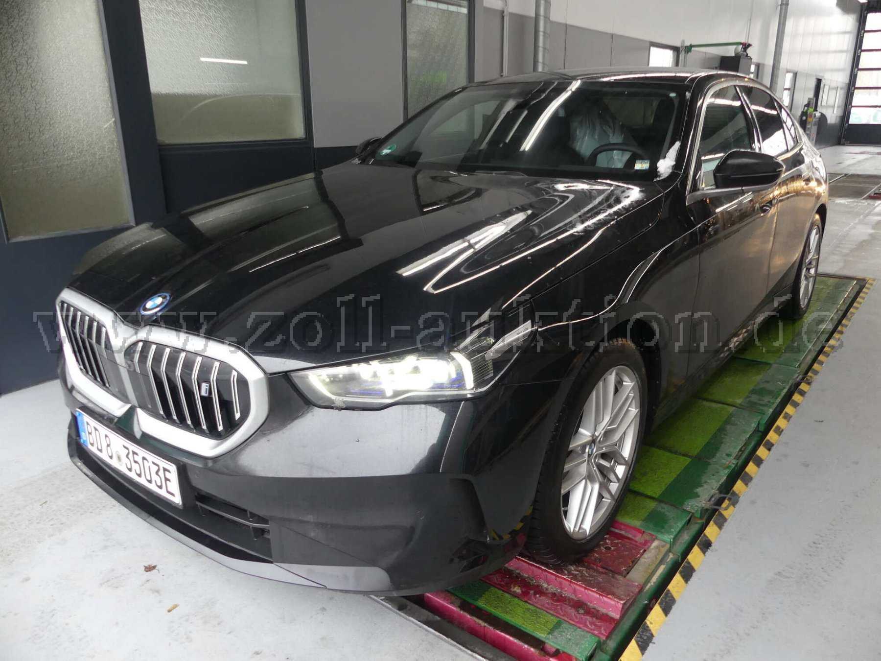 Frontansicht vorn links