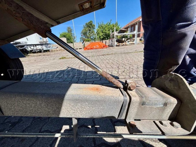 BW1-549 Kippeinrichtungsdämpfer beschädigt