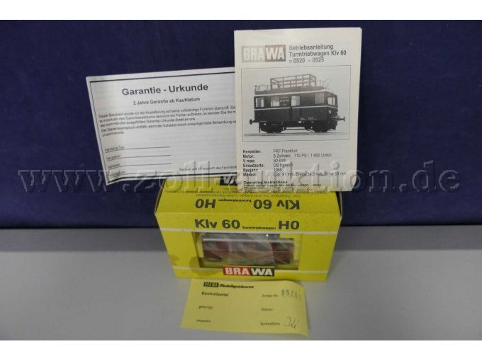 Detailaufnahme der Garantie-Urkunde, Betriebsanleitung und des Kontrolzettels