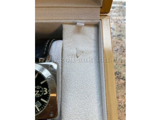 Schaden am rechten Kästchen