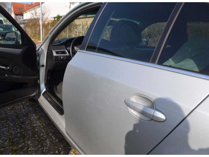 Ansicht Kratzer 
Tür Fahrerseite