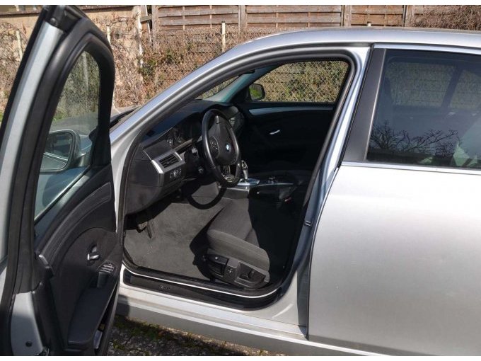 Ansicht geöffnete Fahrertür