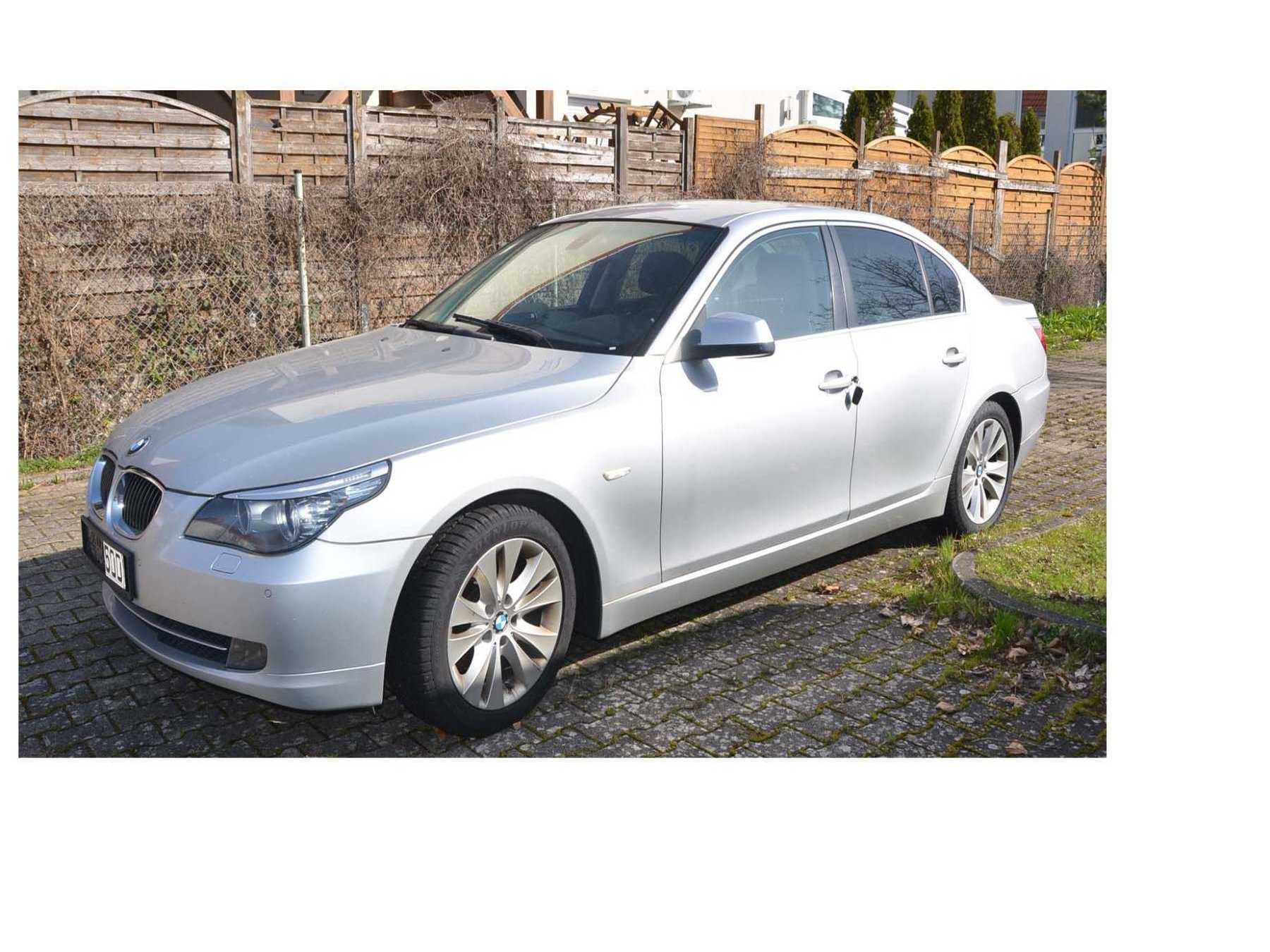 Ansicht von schräg vorne Fahrerseite