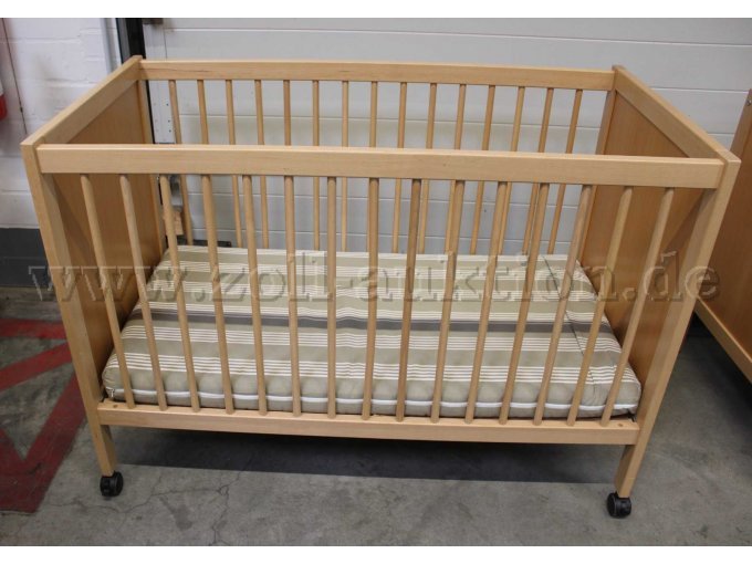 Bett mit Rollen Frontansicht Bett mit Rollen Frontansicht