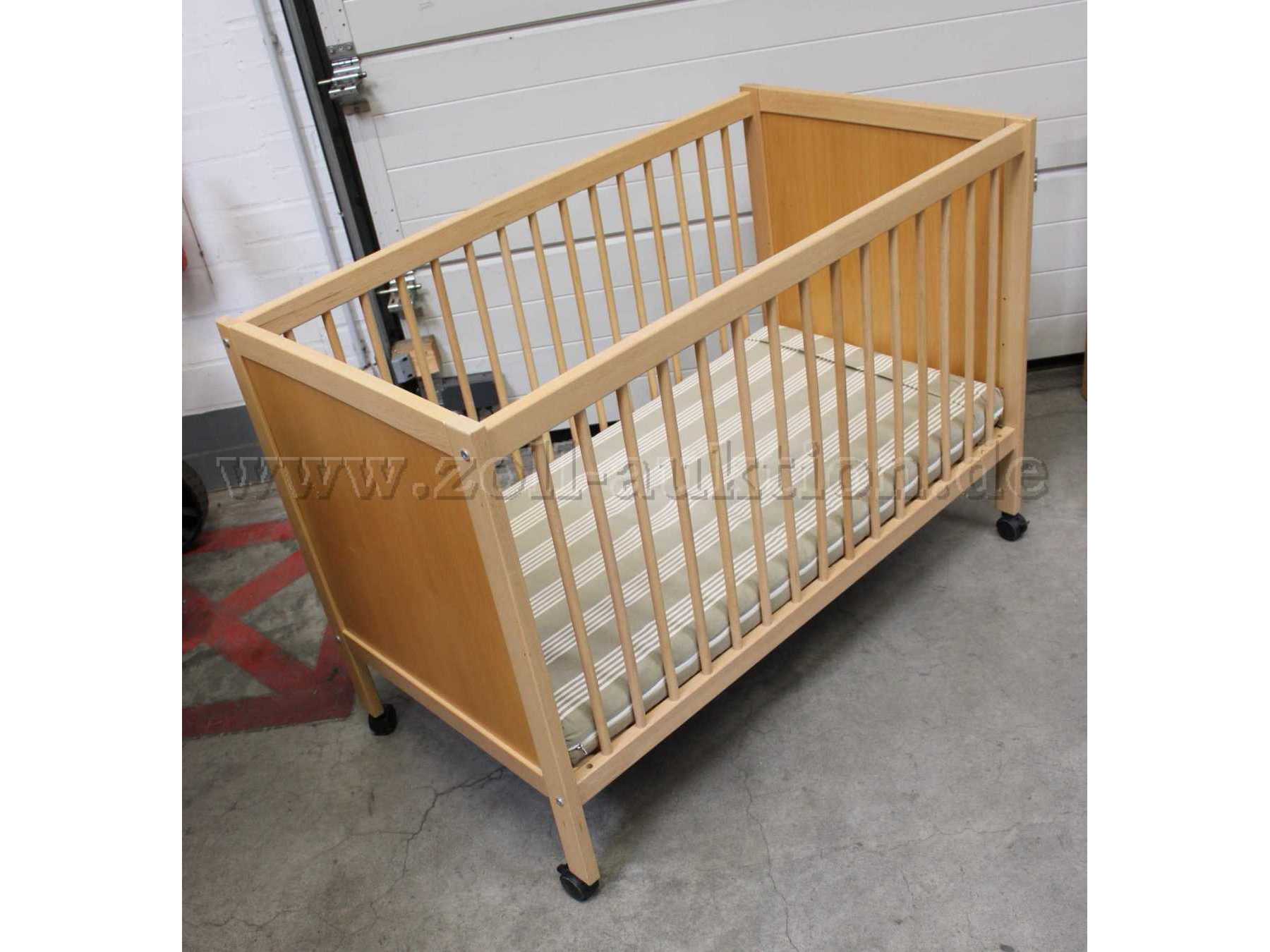 Bett mit Rollen Seitenansicht