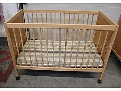 Bett mit Rollen Frontansicht