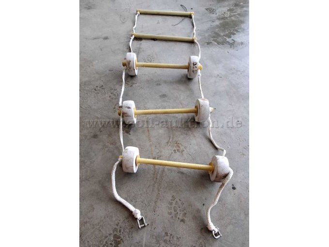 Wibit-BouncerXXL-Ansicht Badeleiter als Zubehör mit dabei