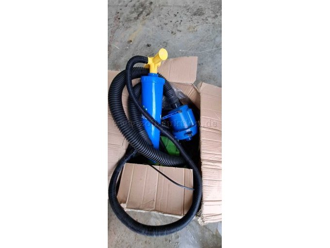 Wibit-BouncerXXL-Ansicht betriebsbereite Elektroluftpumpe und Handluftpumpe - Zubehör mit dabei