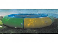 Badeinsel_BouncerXXL_an_Land (aufgebauter Zustand_im Sonnenschatten)