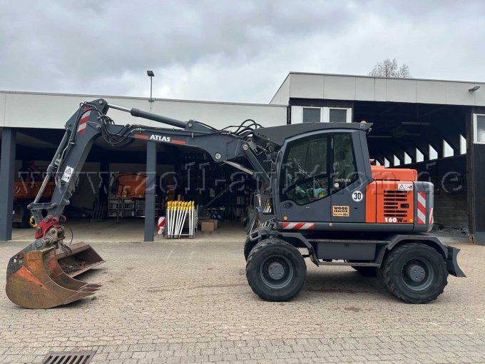 Bagger von links