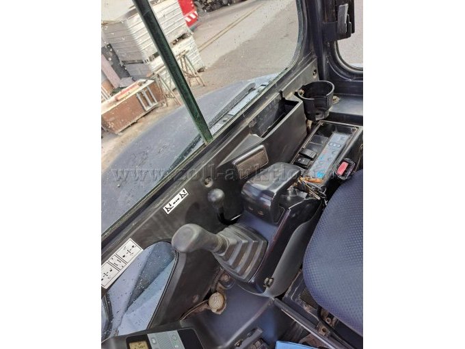 Hitachi ZX40U-2
Innenansicht rechter Steuerhebel mit Bedienschaltern