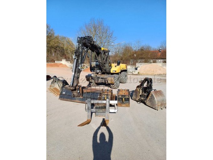 Vorderansicht mit Anbauteilen