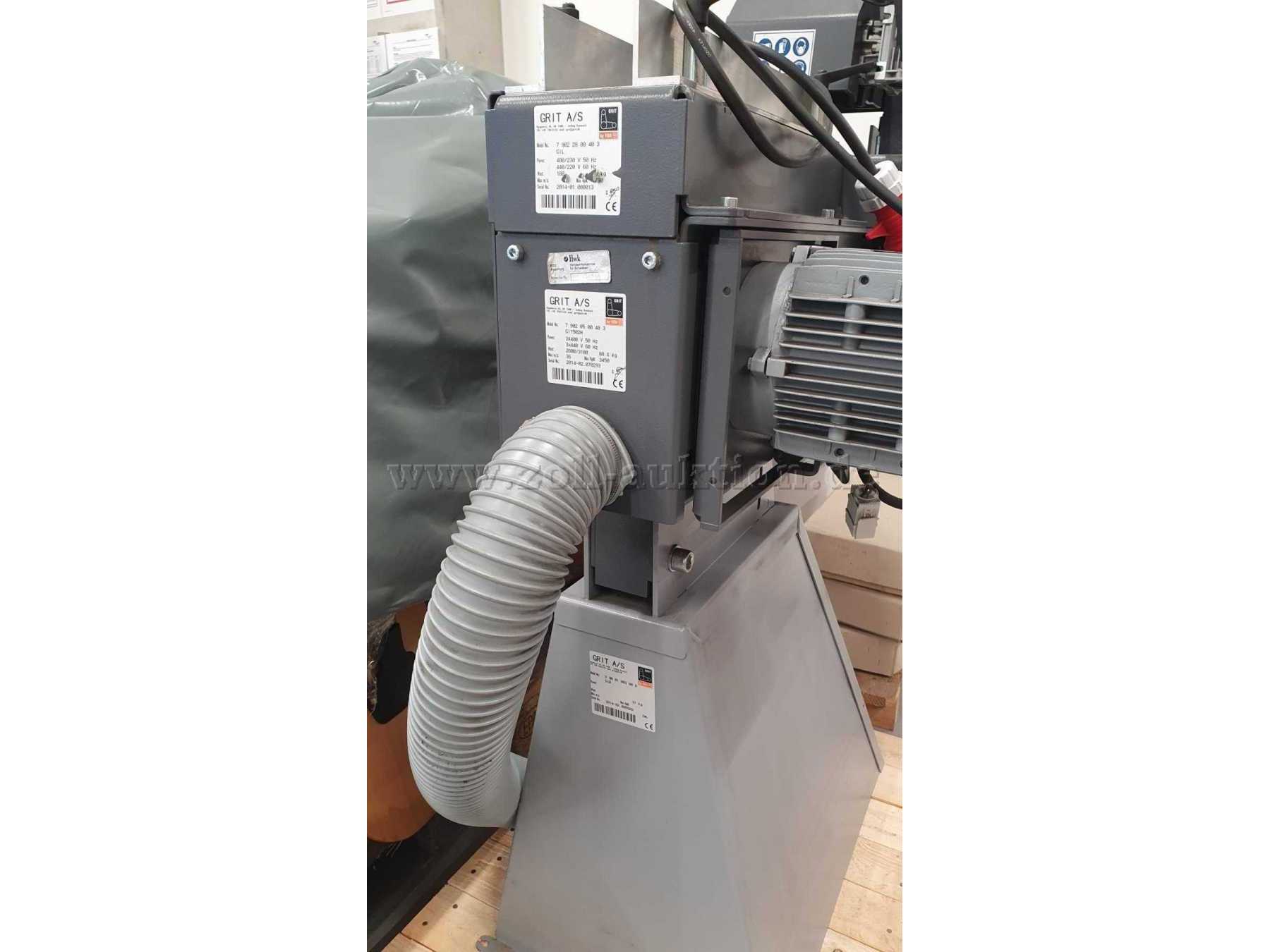 Seitliche Ansicht mit 3 Typenschildern