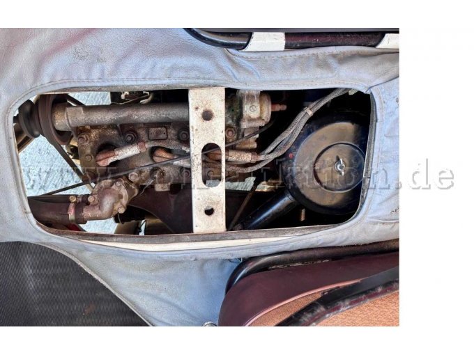 Motorraum unter Innenabdeckung