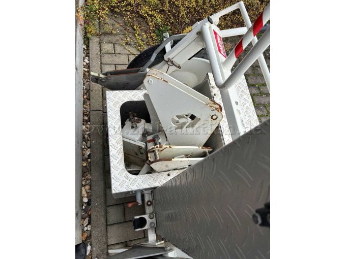 Halter ersichtlich inkl Rost