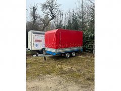 Anhänger seitlich Plane geschlossen