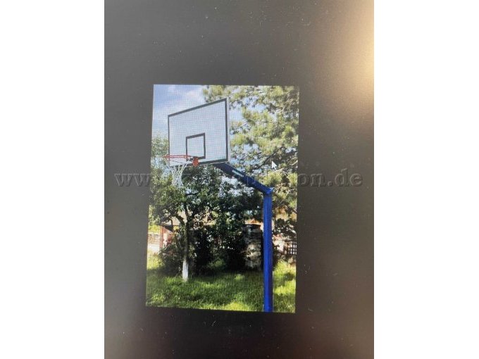 Basketballspielbrett mit Korb outdoor