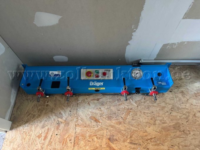 Füllstation für 4 Flaschen. Hersteller Bauer Kompressoren.