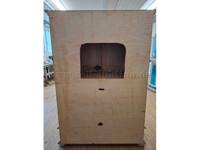 Schrankrückwand mit Loch