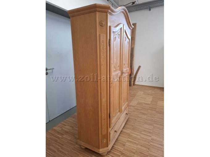 seitliche Schrankansicht