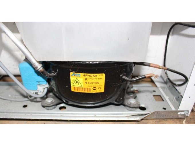 Rückseite Kühlschrank, CE-Kennzeichnung