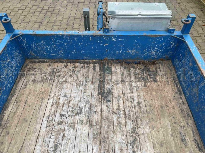 Mängel
Löcher im Ladeboden