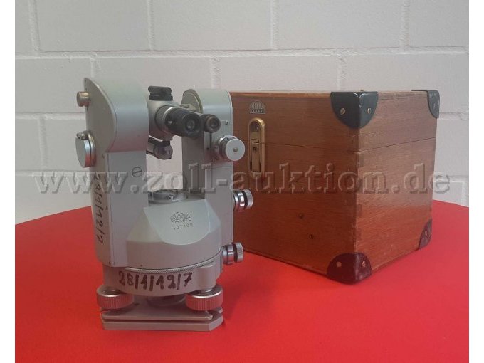 Instrument und Transportbehälter Hinten seitlich -2-