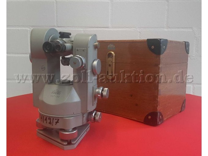 Instrument und Transportbehälter Hinten seitlich -1- Instrument und Transportbehälter Hinten seitlich -1-