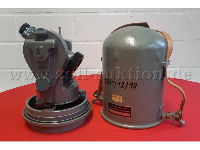 Instrument und Transportbehälter
Vorne seitlich -2-