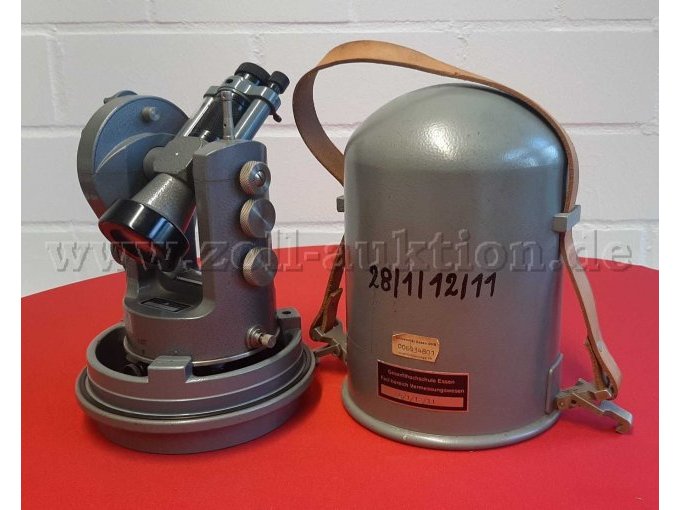 Instrument und Transportbehälter
Vorne seitlich -2-