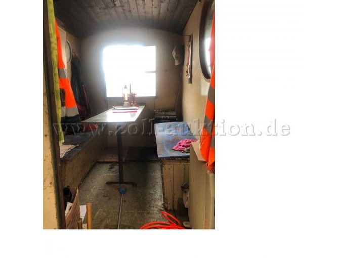Innenansicht mit Tisch