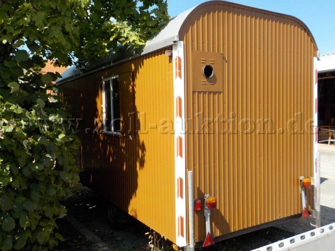 Heck- und Seitenansicht Bauwagen