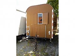 Front- und Seitenansicht Bauwagen