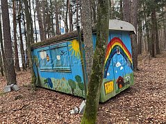 Bauwagen im Wald, linke Außenseite