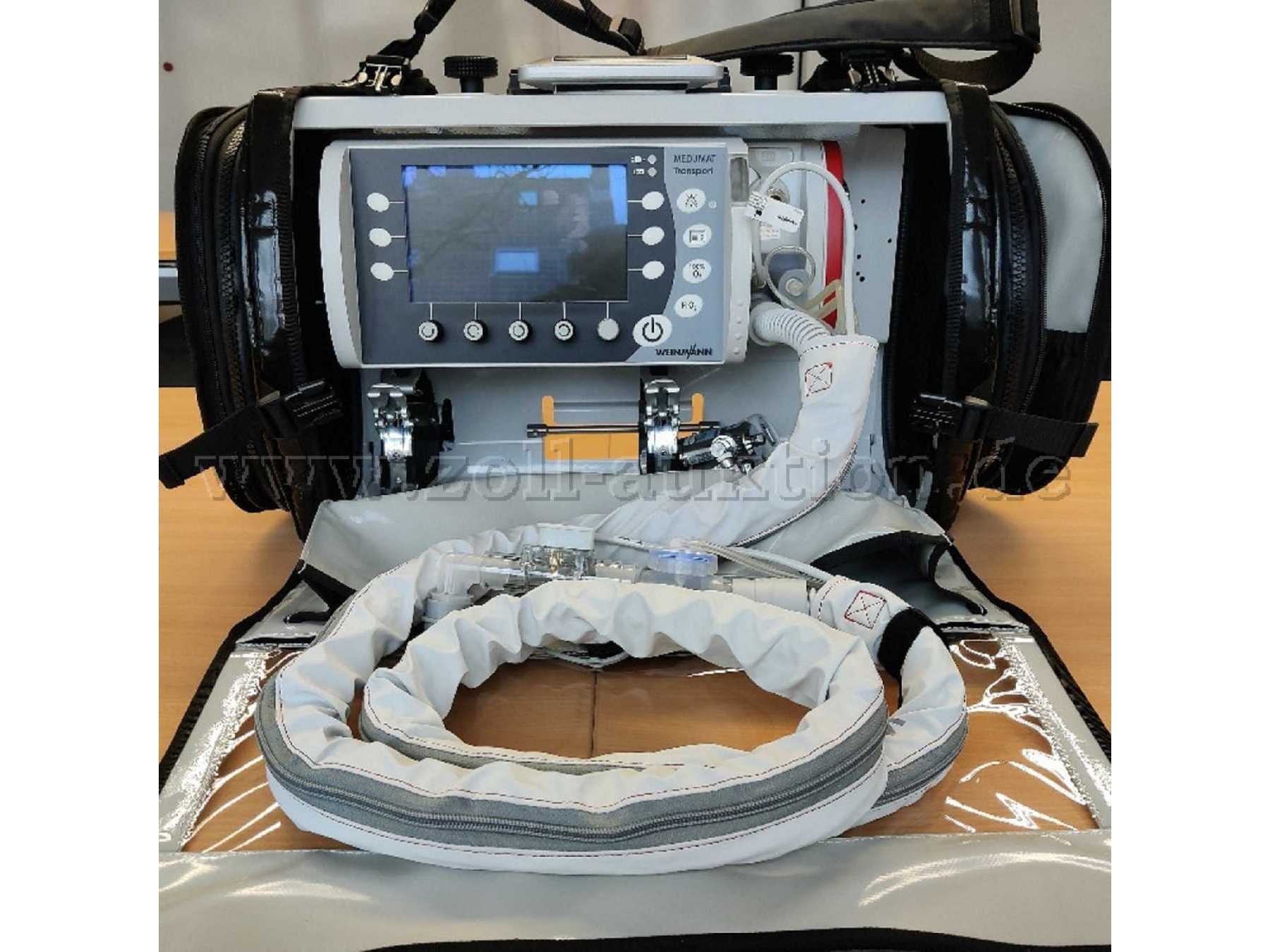 Frontansicht mit geöffneter Tasche