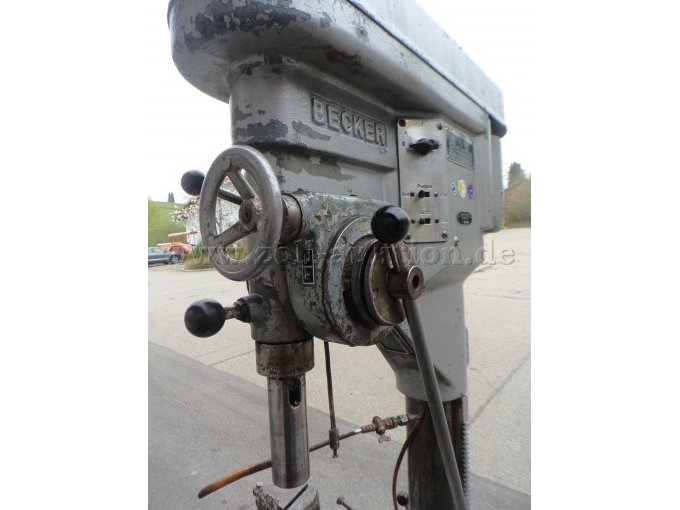 Becker BBS Ständerbohrmaschine, Ansicht Gehäuse/Maschinenkopf