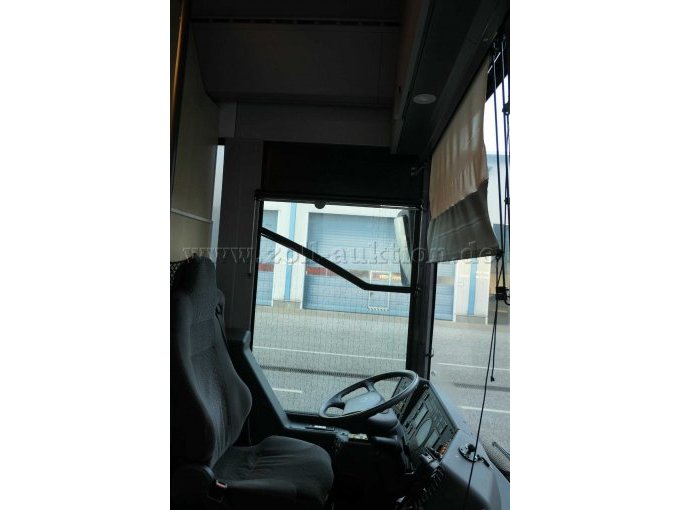 Ansicht durch die geöffnetnenvorderen Einstieg