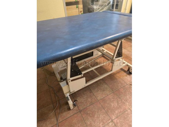 Behandlungsliege Seitenkante gerissen