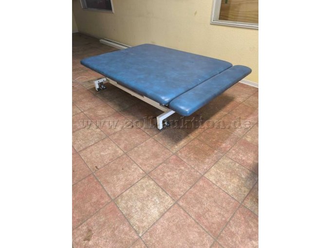 Behandlungsliege minimale Höhe