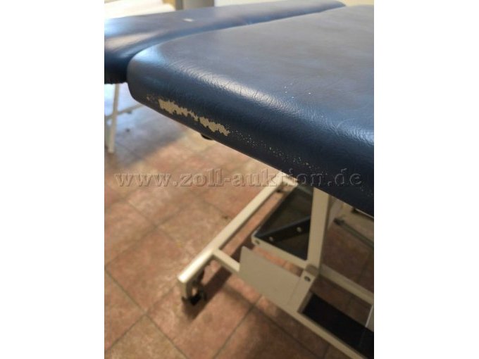 Behandlungsliege Seitenkante gerissen