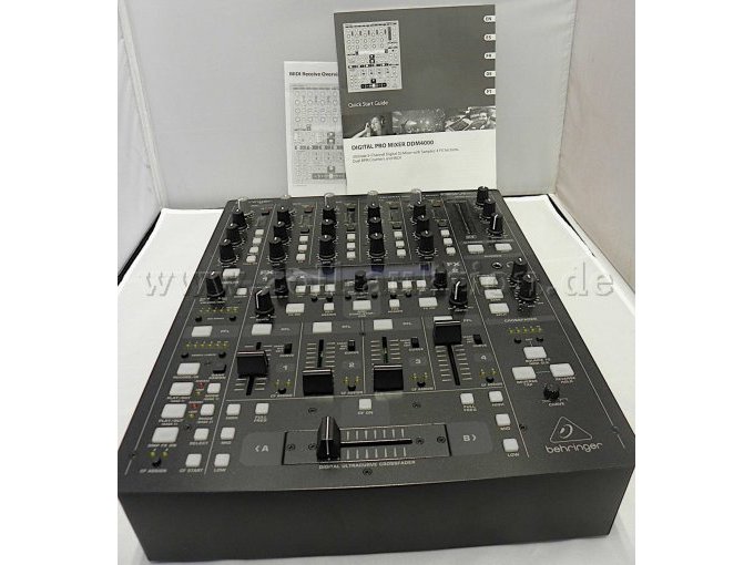 Behringer DDM 4000 DJ Mixer Draufsicht 1