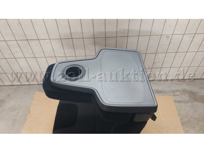 Beifahrersitz Ansicht Rückenlehne mittig geklappt 2